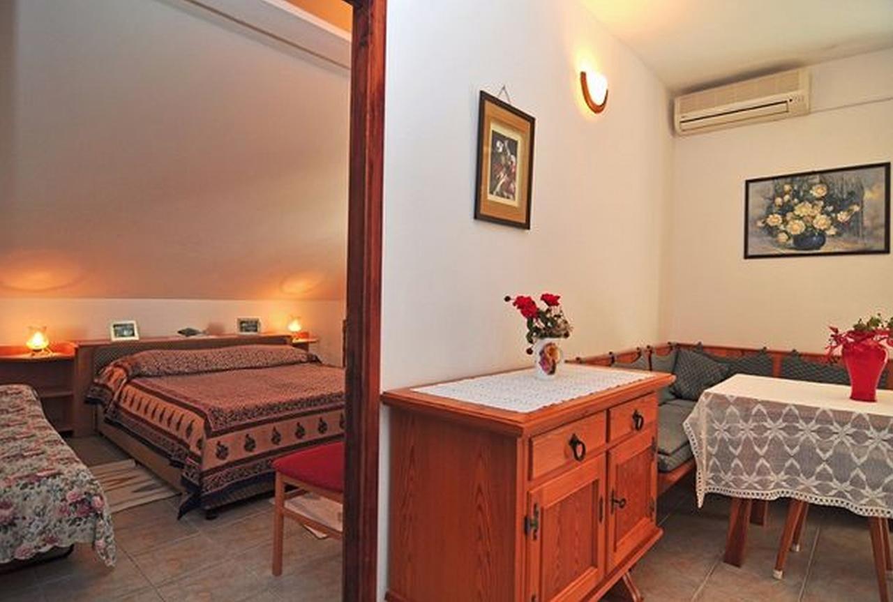 Apartments Jerina Sukosan Bagian luar foto